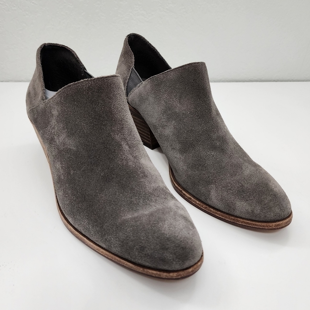 Vince Camuto Deadra Ankle Booties Gray Suede Stacked Block Heels Size 7.5